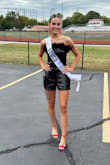Fit tight around the chest (maybe a little too tight?!). I never had to pull at it and it stayed secure through the whole event. - Stephanie W.