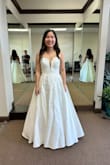 This dress is amazing. I'm in love with the dress. - Mai N.