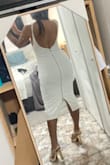 I was obsessed with the zíper at the back of this dress. It looks really good. I almost kept it, but I found another dress here that was better than my second wedding dress. This one is xs when I normally wear small, even if I don't fill the top area, I'm 32 C in the bust. - Sherly S.