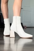 It's sooo pretty and really comfortable! Has a lot of quality and it's worth it! I'm in love. - Marina S.
