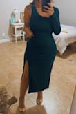 A pretty dress. It's nice and flattering on my body and has a nice, thick fabric. - Thais V.