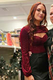 This is unique and high quality! It's perfect for winter parties. - Kate V.