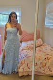 Comfortable pretty dress, there is a silicone line at the top so it won't slip. - Emanuelle S.