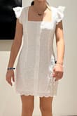 Precioso vestido, bonita tela de algodon, a mi hija le quedo ligeramente flojo de los lados, debajo de los brazos, pero asi se lo pondra. - Gladys R.