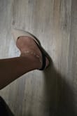 Runs too small, todo me gustó el material y color. I'd need a size 5 1/2 - Edith R.