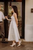 Quería algo simple para mi boda civil. Este vestido tiene buena relación calidad/precio. Me quedaba algo grande del busto, pero al móndeme el brasier me quedó Perfecto. Recibí muchos cumplidos por este vestido. - Alejandra R.