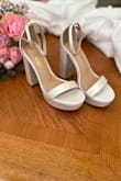 So pretty. They were perfect for my wedding dress. - Flor R.