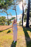 It's great and comfortable, The only problem is that a little bit of the fabric and the that it has falls everywhere, but it is very much and it is normal because of the material of the fabric - Sepideh I.