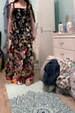 This fit great, I love the flowers! Runs long so you need something taller than 2 inch heels - Ecenur F.