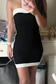 Elastic fabric and with a slim cut. Everything is perfect! Stylish and easy to carry. Beautiful!!! - Carol N.