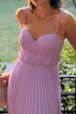 Very nice dress. The bodice is not very tight, I recommend keeping your back straight in the photos otherwise it makes a bad shape. The only flaw is the central part between the breasts remains open, you can see the bra. I had to sew the dress to the bandeau bra to keep it close to the body (you can see it clearly in the photos)
I received many compliments on the dress, I'm really happy - Sabrina S.