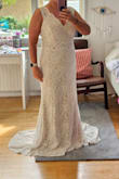 Beautiful dress. It is very soft and very comfortable to wear. I chose to size up so it wouldn't be too tight. It needs to be taken in a bit at the top, but the fit is fine around the bottom.
My weight is 70 kg and I'm 159 cm tall (or short). I ordered a size XL. - Maja G.
