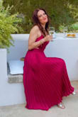 I bought this only for a wedding, fit very week, fast delivery, I bought 2 week before and arrived very fast! I could cut, because I'm short, 1.59, everybody liked! Sure I'll buy again!! - Cintia D.