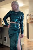 I feel like you are legit going to a movie premiere or awards show in this dress it feels like something a celebrity would wear and it's a perfect color combo for the Wicked movie having just come out. It's Oz worthy lol - Elias K.