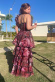 Compré este vestido por la foto que mostraba la modelo en la página me parecía fabuloso y quise probar, le agregué un vuelo en un solo hombro con una parte de un vuelo del mismo vestido y quedó expectacular. Me encantó lo recomiendo
Translated by Lulus Staff:
I bought this dress because of the photo that the model showed on the page, it seemed fabulous and I wanted to try it, I added a flare on one shoulder with a part of a flare of the same dress and it was spectacular. I loved it I recommend it - Sheila R.