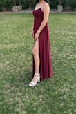 El vestido es de muy buena calidad y súper elegante. Me encantó. Quedé satisfecha con mi compra - Tania C.
