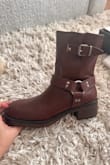 Great quality, the color is brown, not reddish that I like better. The only problem is the zipper, it doesn't go until the end, but still works good. - Brenda L.