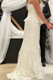 Beautiful dress, with very delicate finishes
(Size XL) - Willmary R.