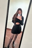 Un vestido de excelente calidad, pedí Talla S y me quedo justo, si buscas algo mas holgado te recomiendo pedir una talla más, la tela es un poco gruesa, es perfecto para la temporada de otoño-invierno, muy elegante y cómodo, recibí muchos cumplidos por el, lo recomiendo ampliamente. Love it!! - Linda C.