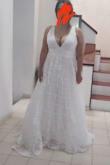 Soy de México y peso 58 kg, mi busto  mide 95 cm, siempre uso talla mediana , para este vestido lo compré talla grande y me quedó muy bien, la tela es hermosa, con algunos bordados. - Pamela M.