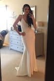 The dress fits me perfect. I bought it for my civil wedding and everybody loved it. Verdaderamente estoy feliz de haberlo comprado, compre talla Small y justo era mi talla. Mi boda fue especial y yo me senta como una princesa. - Lourdes P.