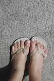 {Translated by a lulus employee} 

Very nice design and the color is very genuine and soft. - Maria Z.
