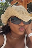 Me encantan estas gafas, me sentí tan bien, tan Diosa, tan apoteosis. Me gustó mucho, ¡definitivamente tienes que comprarlos, amiga!

Translates to:
I love these glasses. They made me feel so good, so Goddess-like, so apotheotic. I loved them so much. You definitely have to buy them, my friend! - Rosmari V.