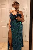 The sequins did not itch at all. I felt very comfortable - Atonia A.
