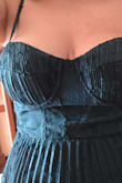 O vestido é muito lindo, o tecido também mas a copa não corresponde ao tamanho. Encomendei um XL para servir na parte do peito mas fica super pequeno. O resto do vestido serve mas a copa não:( - Alexandra B.