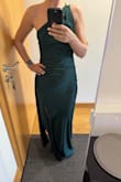 This is the third dress I've ordered here and this time the quality doesn't match the price. The back of the dress is beyond criticism - the zipper is too long, creates an ugly curve on the back, the dress is not symmetrical, the lining is bad. I had to make adjustments with a seamstress, but it didn't really improve the visual appearance. Instead of a perfect look, I got unnecessary alterations to the dress. - Aiva K.