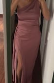 The color is pretty, and the fabric is really good. The shape is really good. - Gabriela T.