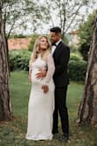 I bought this dress as a wedding dress. I am 5 months pregnant with twins. I normally wear size M but I bought L. I only shortened the length at the tailor because at my height of 163 cm, it was still long, but there is plenty of room around the stomach, and everything is just right. It is very comfortable and the material is beautiful. At the time of the wedding, I weighed 73 kg. - Martina C.