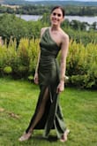 I was pleasantly surprised by the quality of the dress. It's lined inside. You can adjust the straps. I initially ordered the S based on my measurements, but had to swap to the XS in the end. - Yaiza B.