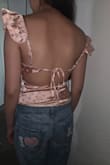 Es muy bonita pero no estira ni un poco aun así se ve increíble es una blusa muy bonita. - Lucia R.