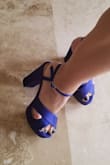 I read the reviews and I bought one size up. - Viviana B.