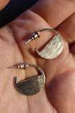 Minimal, everyday earrings. I like them a lot. - Adi S.
