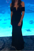 Beautiful dress. A bit long since I'm not that tall but made it work with heels. - Constanza L.