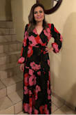 Nice dress, just like in the photo, only that the back has an opening to the waist, what to fix, but out of there, beautiful! - Brigida Z.
