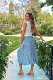 Love this skirt and top and I love Lulus. I'll be posting a lot more outfits on my instagram: rhellya - Rachael H.