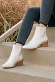 These boots are stunning and very comfortable! - Janeth