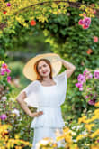 Very pretty dress! Really love it. This dress is good for outdoor photo shoots in a rose garden. - Linh D.