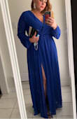 Just larger than I expected, but absolutely gorgeous, I loved! - Mirelly L.