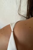 It's a beautiful style, I thought it would be too long for my height but it fits perfectly, maybe an XXS would have been better, but I love the way it fits. My only concern is that one shoulder only has one stitch and I feel is going to fall apart. - Majo S.
