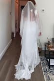 I love it!
This is perfect if you want to look as a bride in a tight budget. - Gabriela D.