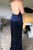Runs a little big I wear a size 10 so bought a large, I'm 5'4 and 155lbs
Reminds me of old Hollywood glamour style! - Kellie T.