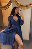 I purchase this dress for a wedding and yes I wore a bra on mine. This dress is sexy and beautiful, it will make you feel so sexy and good hunny! Buy it buy it buy it immediately!!!!!!!!!! No regrets - Madje E.