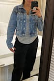 I am 5'5 130lbs and the size small fit perfectly. It is not too tight or loose. The space in the shoulder/armpit area feels comfortable. I was hoping for it to be a bit longer but the length is ok. The arms are pretty roomy for layering hoodies or long sleeves underneath. It's so comfortable and cute, I loved it! - Fabiola G.