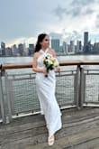 Me gusto mucho el vestido desde el principio pero lamentablemente el vestido vino con un error en el cierre en la parte de atrás. Lo use para mi boda, es muy elegante y cómodo, lo único malo es ese error. No lo cambie porque no tenía tiempo para recibir uno nuevo o comprar otro. - Jorge C.