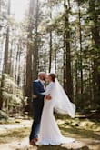 This veil was everything, so simple and elegant. - April B.