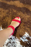 I love it, it's very comfortable and have a spectacular color - Ailen L.